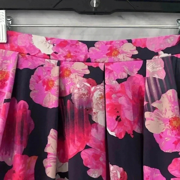 Cynthia Rowley- Fit and flare floral skirt- pockets-Size XSmall - Picture 9 of 10